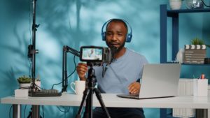 African American Vlogger Using Camera To Record Video - Foguete GRX Contabilidade Digital